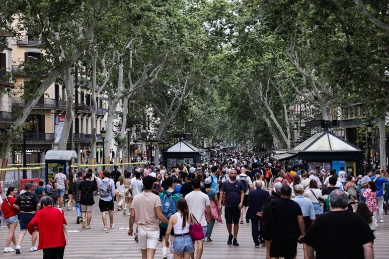 Barcelona... sợ khách du lịch?